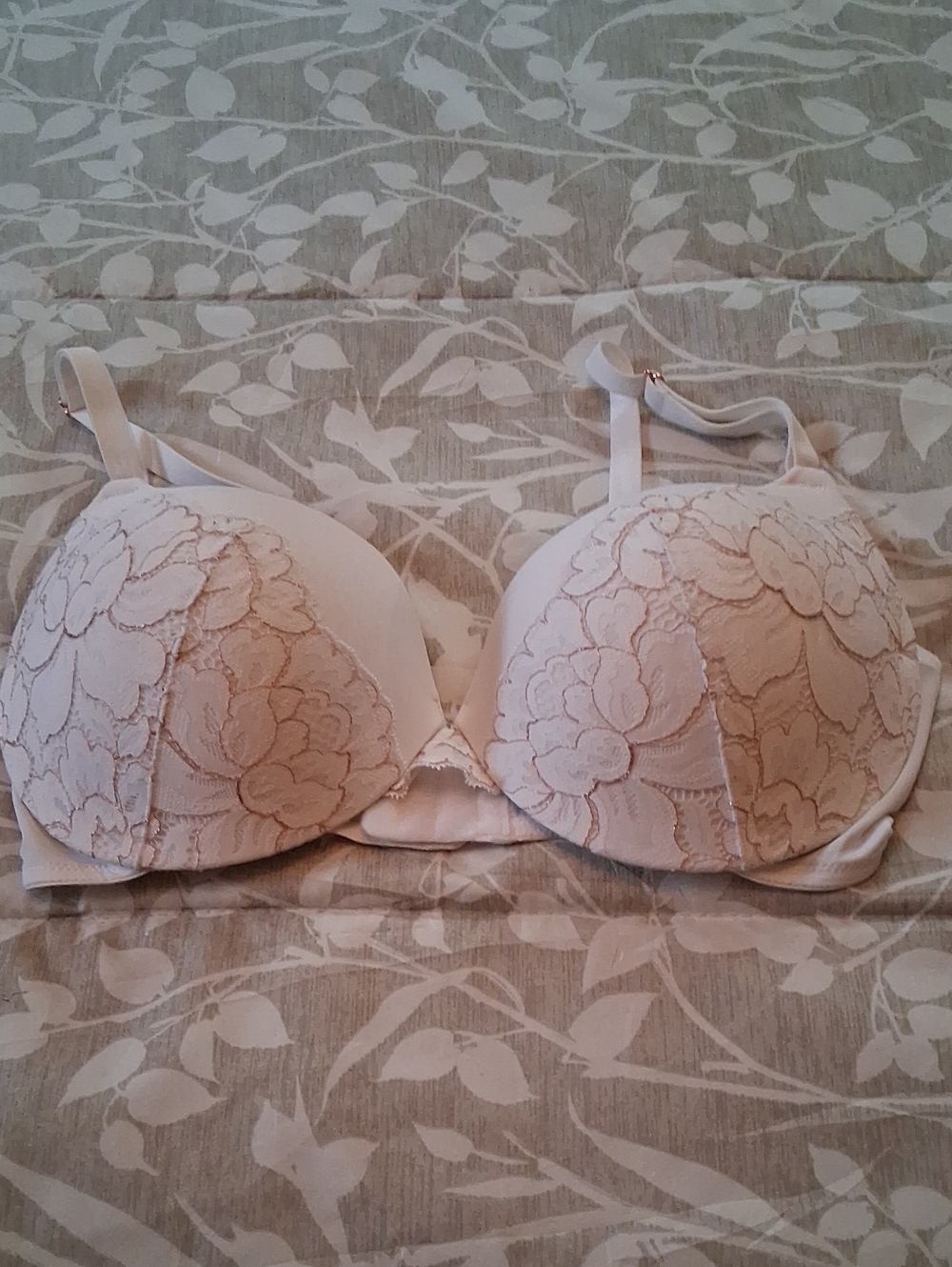 Maidenform Padded Bra. Size 36D
